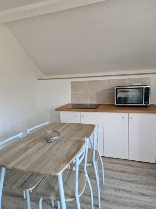 Thésée Appartement Au Milieu Des Vignes מראה חיצוני תמונה